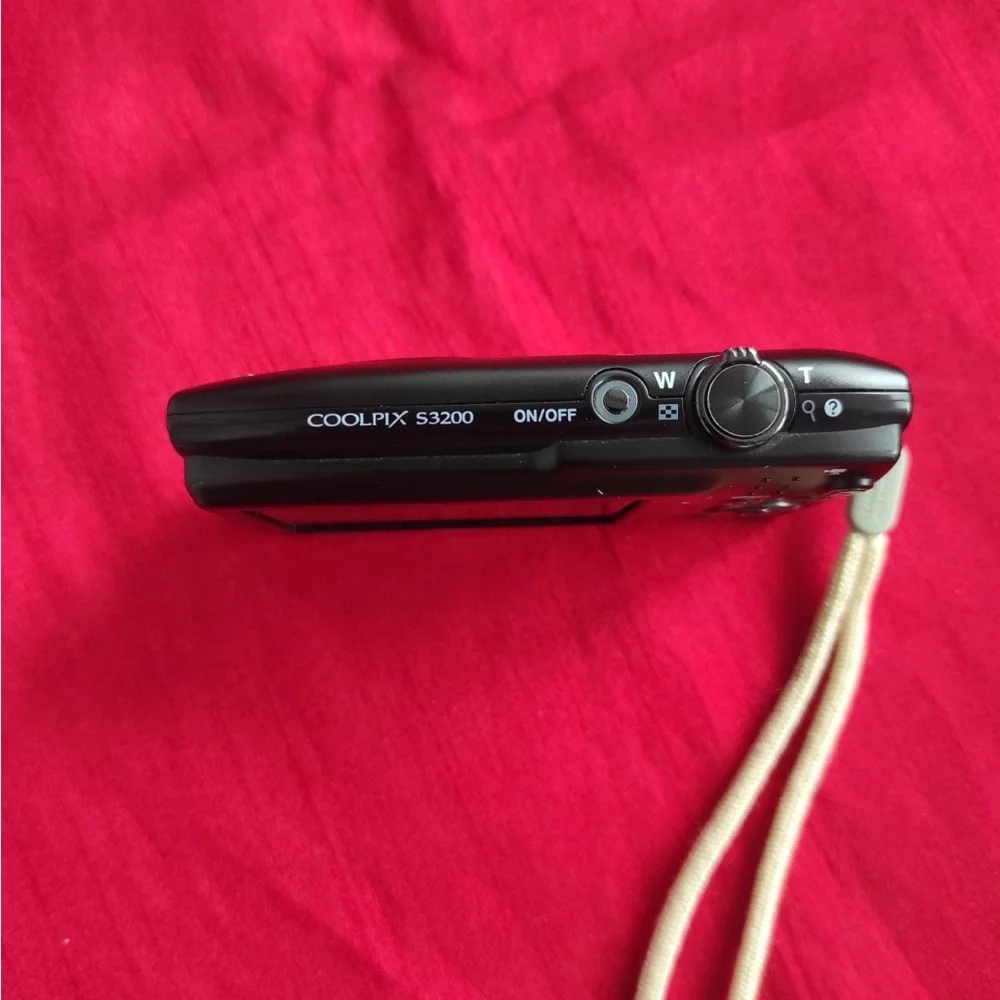 Nikon s3200 Digital Camera. Black.